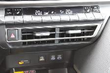 2025 Toyota Camry SE hybrid with sunroof - Photo 17