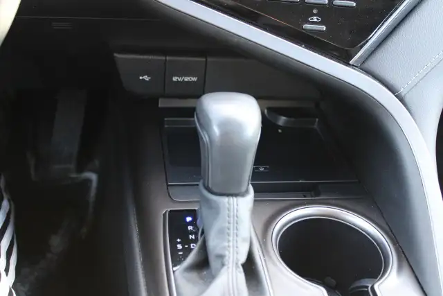 2024 Toyota Camry HYBRID SE - Photo 8