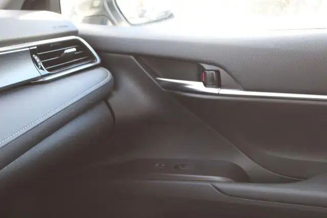 2024 Toyota Camry HYBRID SE - Photo 9