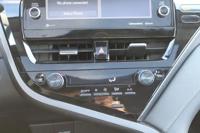 2024 Toyota Camry HYBRID SE - Photo 13