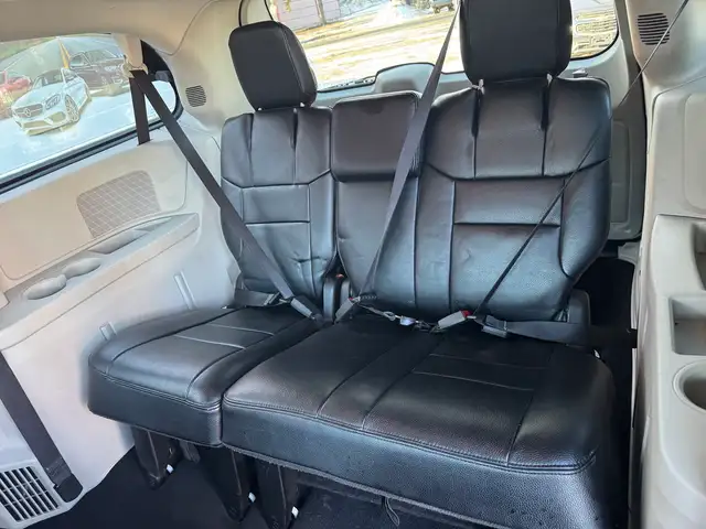2014 Dodge Grand Caravan SXT Premium - Photo 13