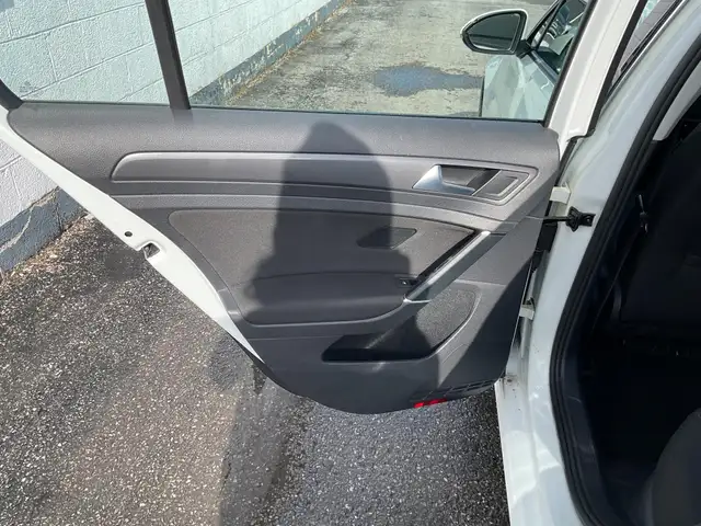 2018 Volkswagen Golf - Photo 18