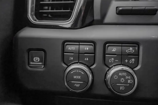2026 GMC Sierra 3500HD Denali - Photo 19