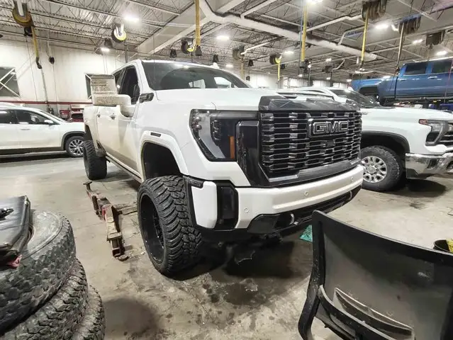 2024 GMC Sierra 3500HD Denali Ultimate - Photo 2