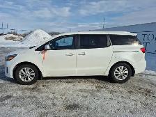 2016 Kia Sedona - Photo 2