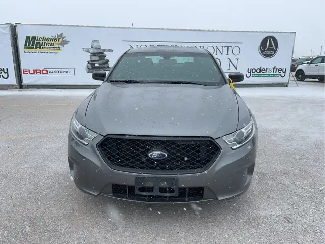 2016 Ford Taurus - Photo 2