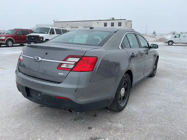 2016 Ford Taurus - Photo 5
