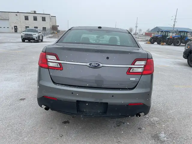2016 Ford Taurus - Photo 6