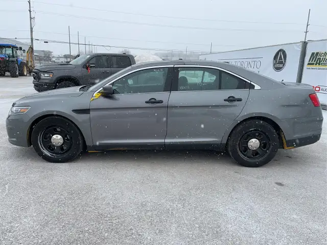 2016 Ford Taurus - Photo 8
