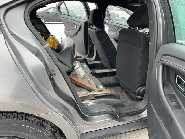 2016 Ford Taurus - Photo 16