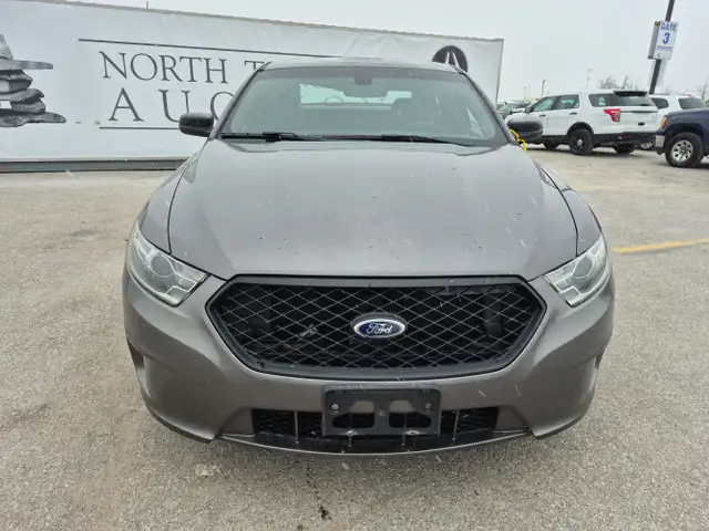 2016 Ford Taurus - Photo 2