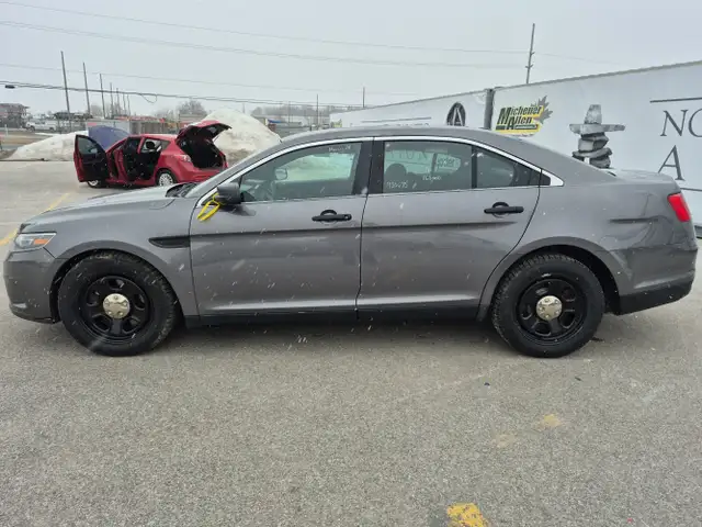 2016 Ford Taurus - Photo 8