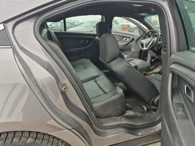 2016 Ford Taurus - Photo 25