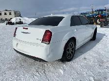 2018 Chrysler 300 - Photo 5