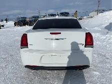 2018 Chrysler 300 - Photo 6