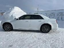 2018 Chrysler 300 - Photo 8