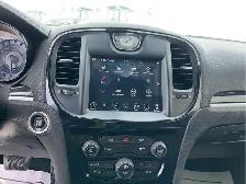 2018 Chrysler 300 - Photo 16