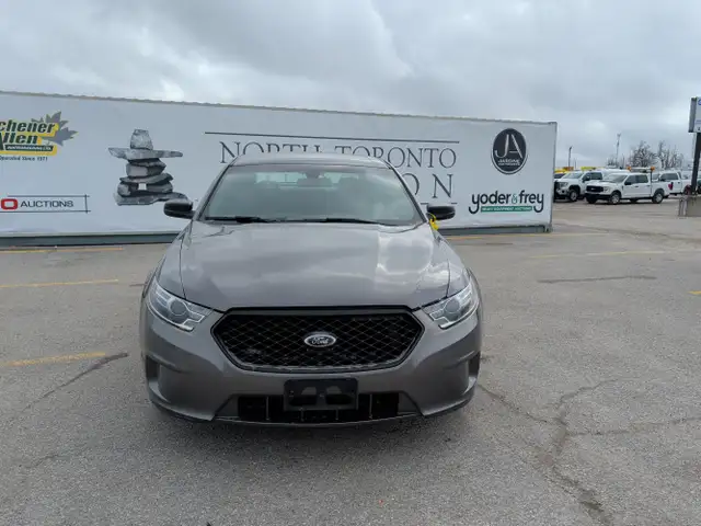 2016 Ford Taurus - Photo 2