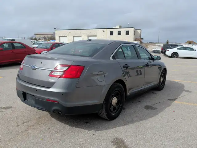 2016 Ford Taurus - Photo 6