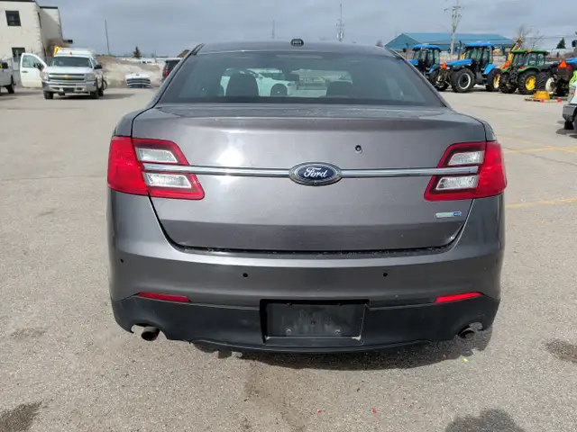 2016 Ford Taurus - Photo 7
