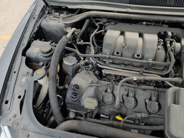 2016 Ford Taurus - Photo 9