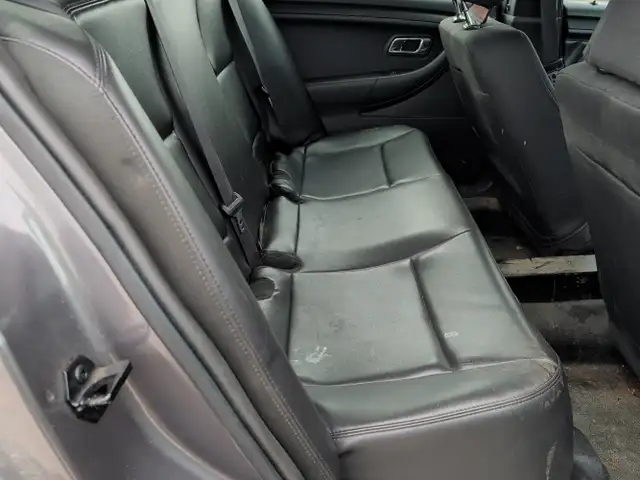 2016 Ford Taurus - Photo 24