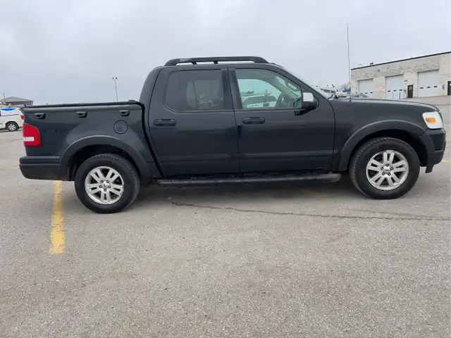 2010 Ford Explorer Sport Trac - Photo 4