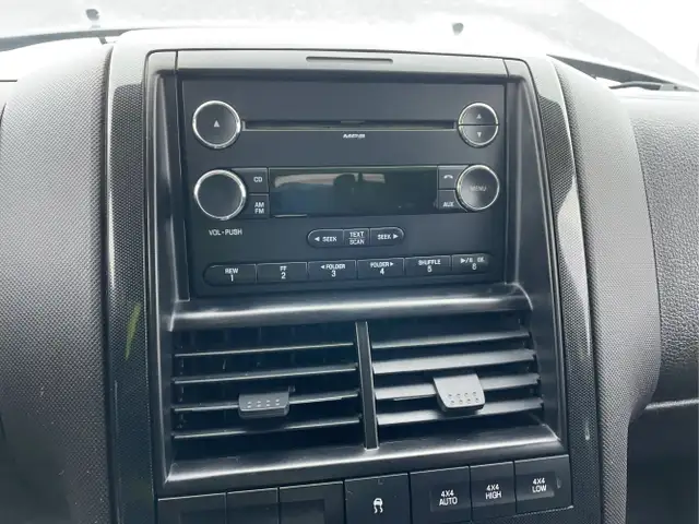 2010 Ford Explorer Sport Trac - Photo 24