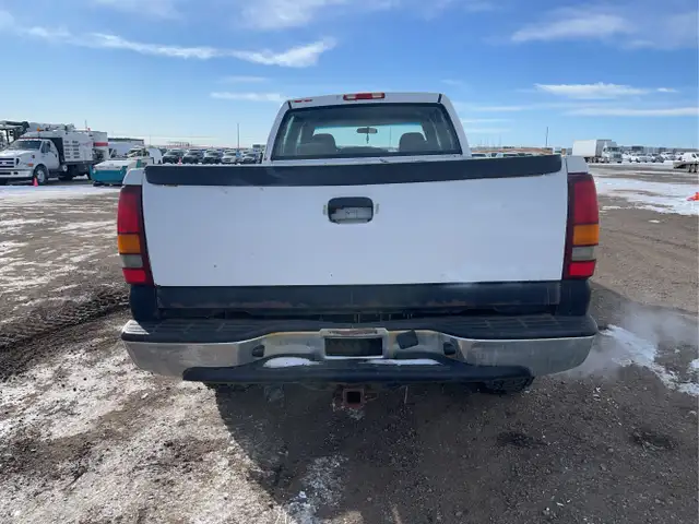 2003 Chevrolet Silverado 2500HD - Photo 4