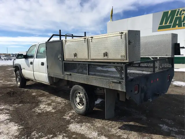 2004 Chevrolet Silverado 2500HD - Photo 3