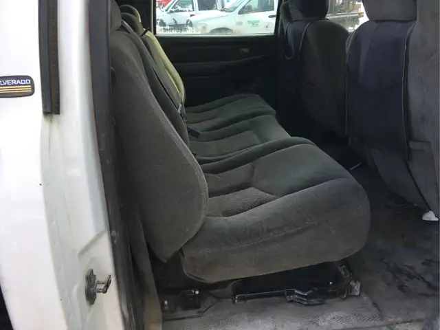 2004 Chevrolet Silverado 2500HD - Photo 17