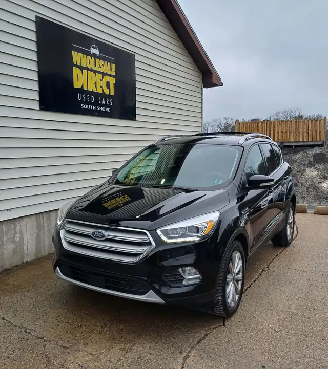 2018 Ford Escape TITANIUM - FULLY LOADED! SUPER-LOW KM!