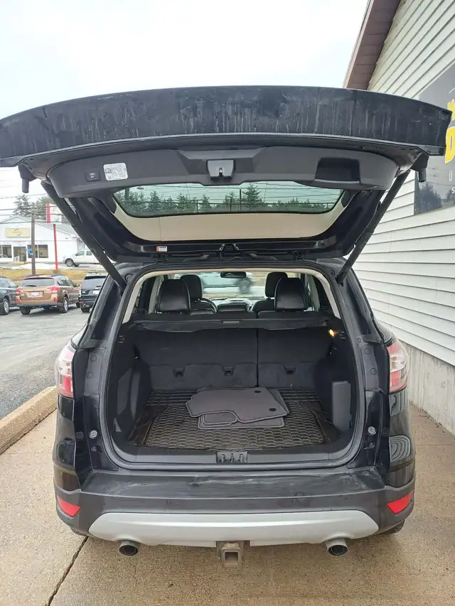 2018 Ford Escape TITANIUM - FULLY LOADED! SUPER-LOW KM! - Photo 6