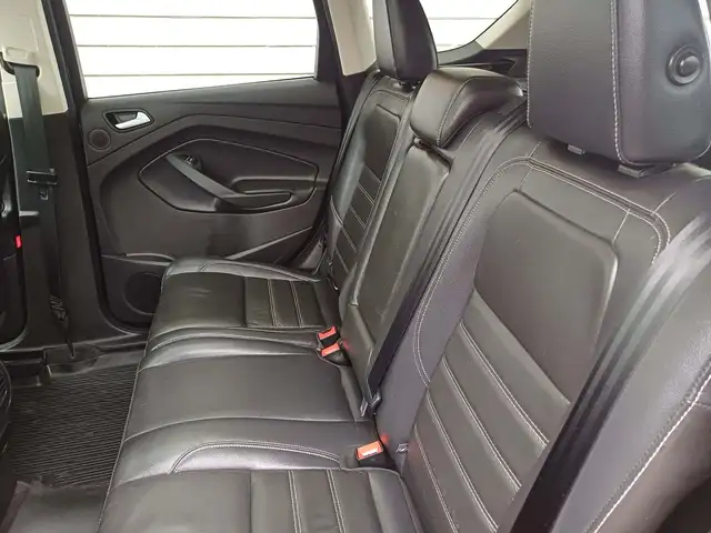 2018 Ford Escape TITANIUM - FULLY LOADED! SUPER-LOW KM! - Photo 7