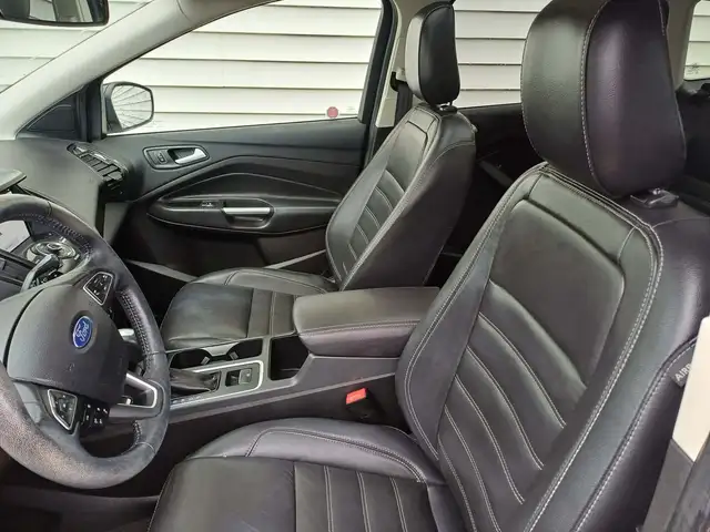 2018 Ford Escape TITANIUM - FULLY LOADED! SUPER-LOW KM! - Photo 8