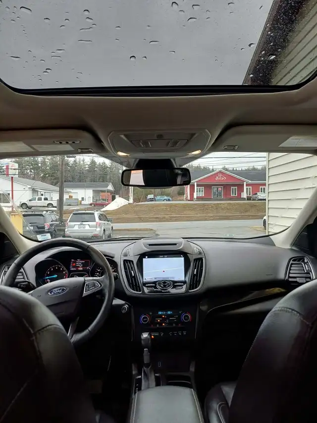 2018 Ford Escape TITANIUM - FULLY LOADED! SUPER-LOW KM! - Photo 9
