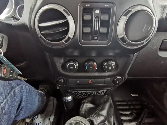 2017 Jeep Wrangler Unlimited Sport - Photo 15