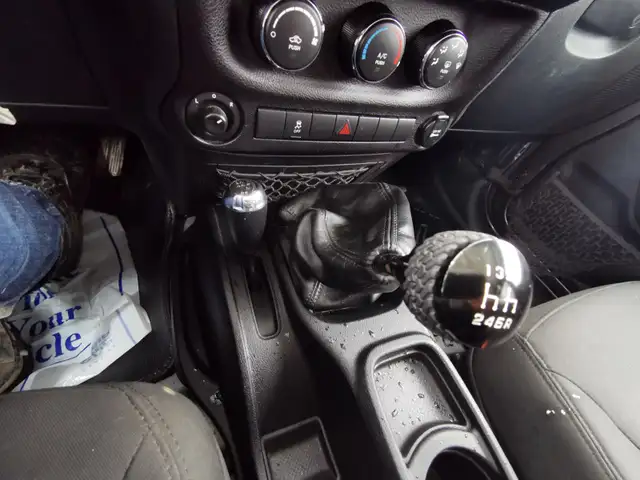 2017 Jeep Wrangler Unlimited Sport - Photo 16