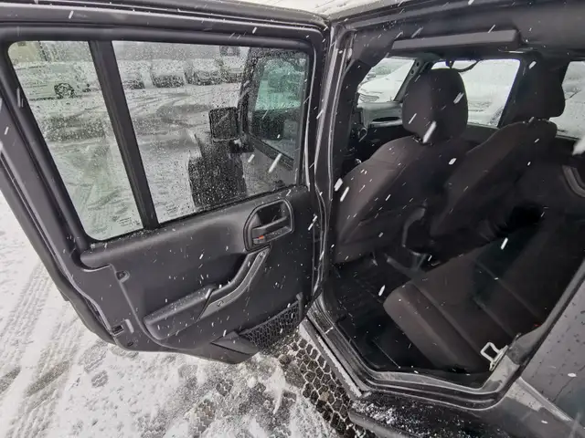 2017 Jeep Wrangler Unlimited Sport - Photo 18