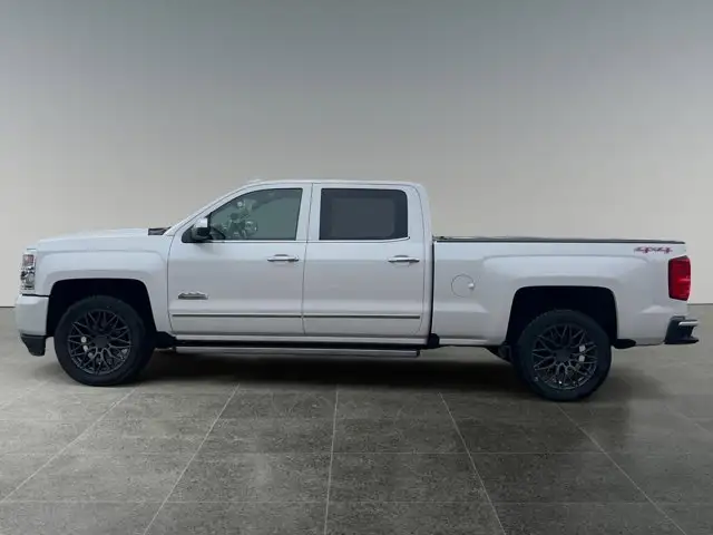 2017 Chevrolet Silverado 1500 High Country - Photo 2