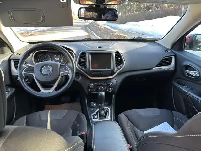 2015 Jeep Cherokee 3.2L V6 AWD For Sale. - Photo 9