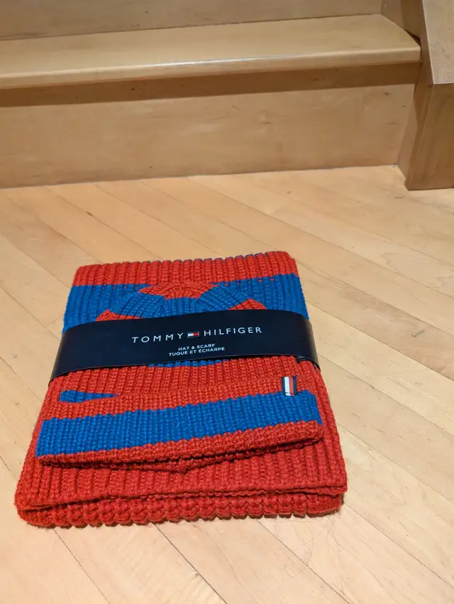 Brand New Tommy Hilfiger Scarf & Toque Ensemble - Photo 3