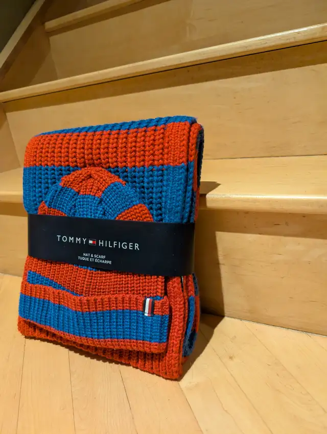 Brand New Tommy Hilfiger Scarf & Toque Ensemble - Photo 4