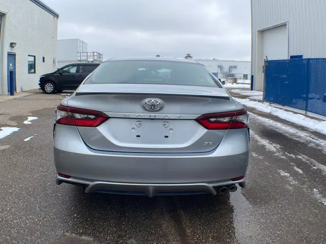 2022 Toyota Camry SE FWD - Photo 4