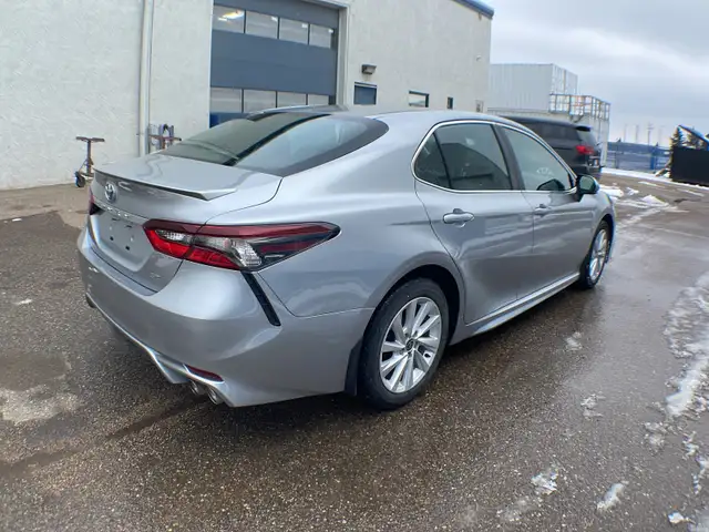 2022 Toyota Camry SE FWD - Photo 5