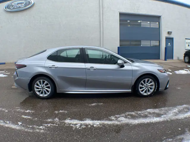 2022 Toyota Camry SE FWD - Photo 6