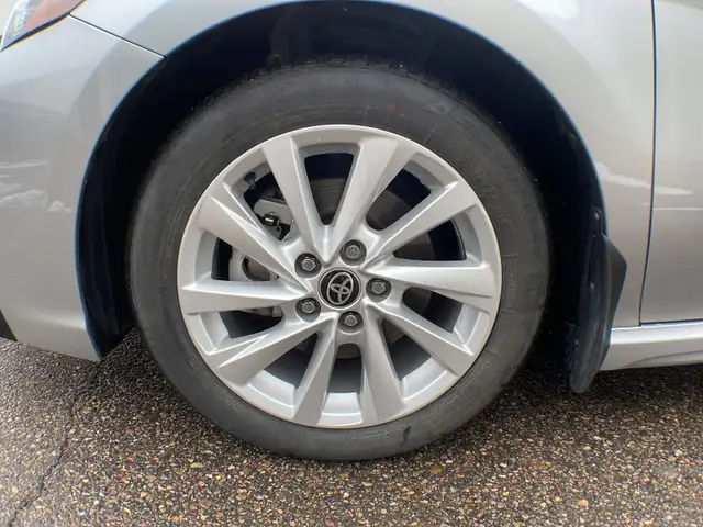 2022 Toyota Camry SE FWD - Photo 9