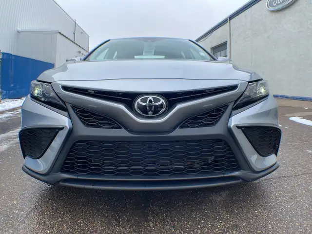 2022 Toyota Camry SE FWD - Photo 14