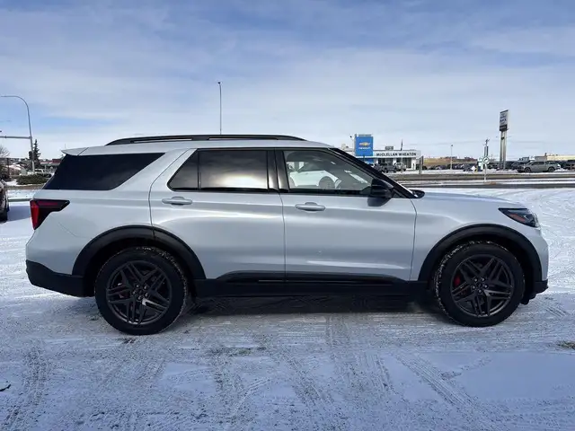 2026 Ford Explorer ST 400A - Photo 10