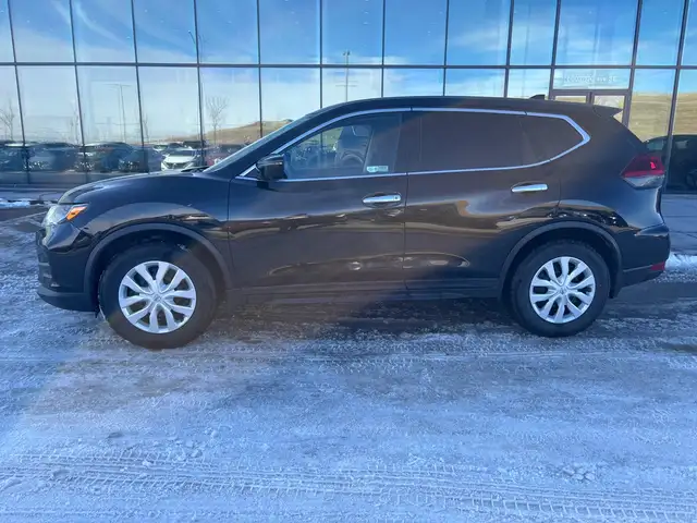 2018 Nissan Rogue S • Accident Free Carfax • One Owner - Photo 3